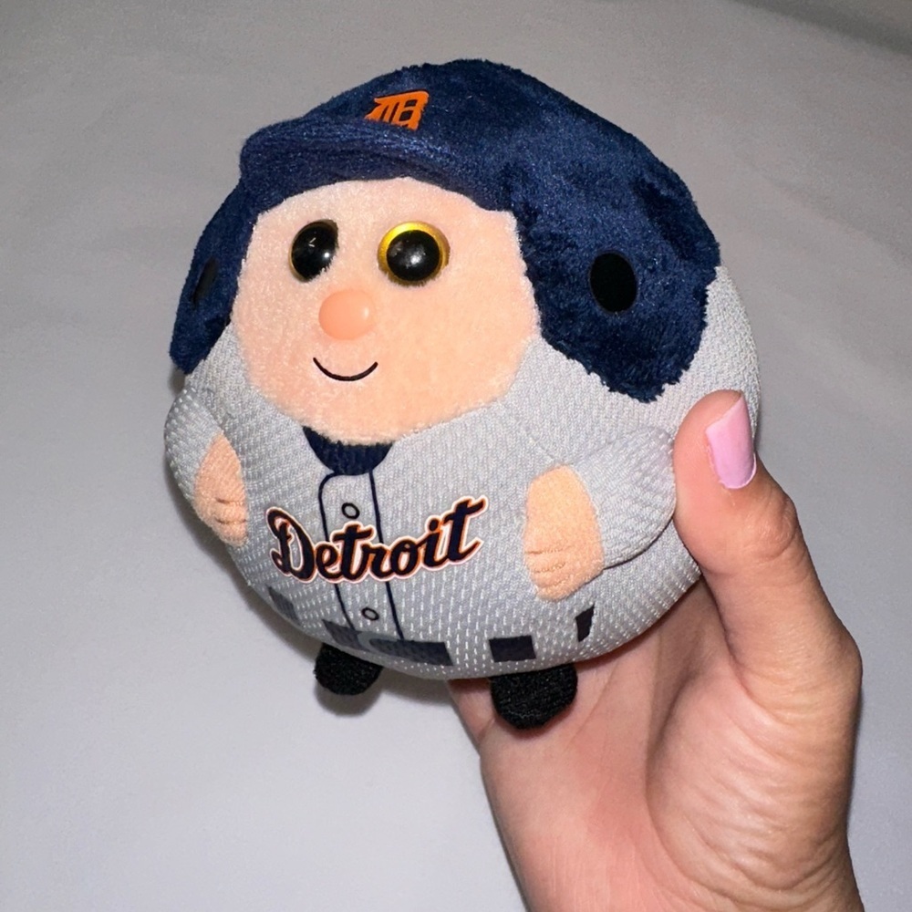 Ty Detroit Plush Ball - Navy and Gray - Picture 3 of 8